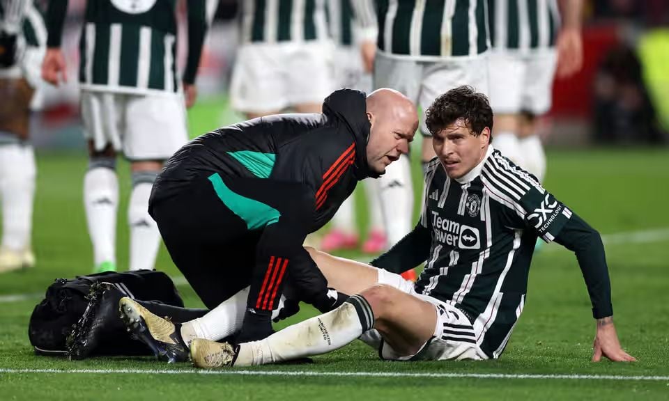 Ten Hag gets defensive boost before Chelsea clash